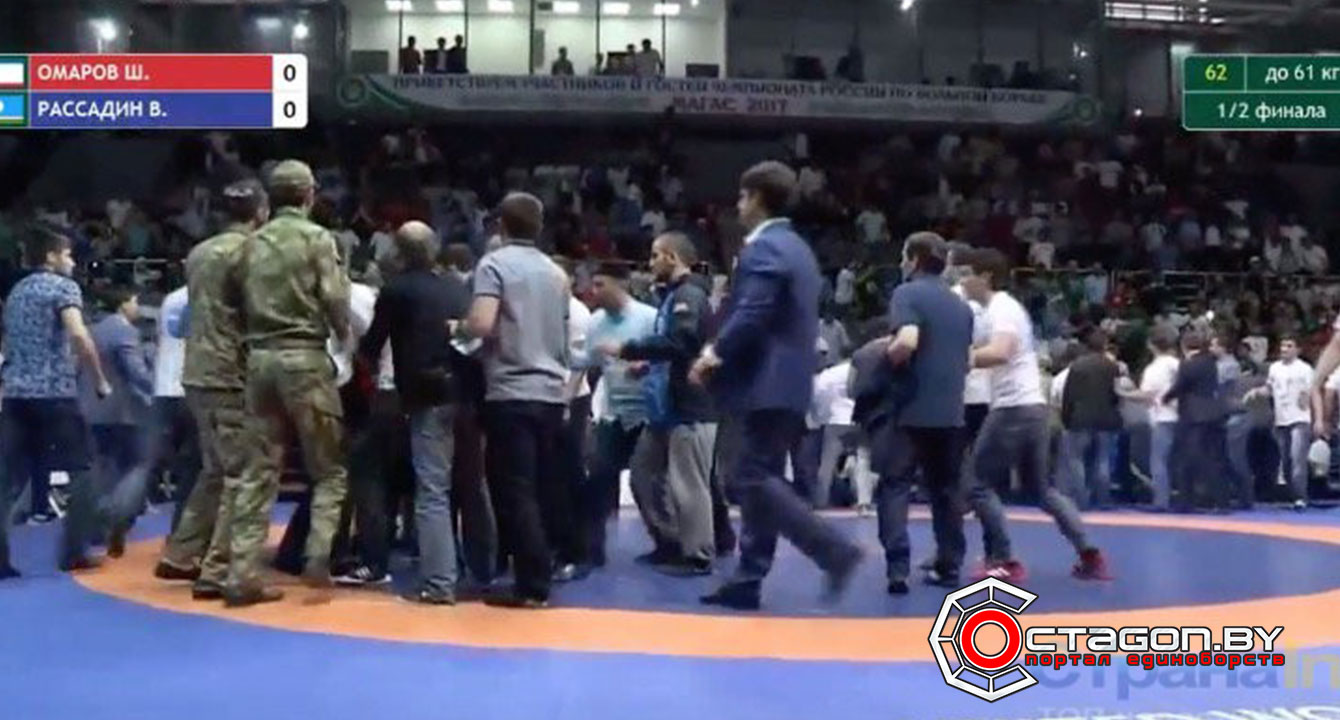 ЗРИТЕЛИ УСТРОИЛИ МАССОВУЮ ДРАКУ НА ЧЕМПИОНАТЕ РОССИИ ПО ВОЛЬНОЙ БОРЬБЕ В НАЗРАНИ